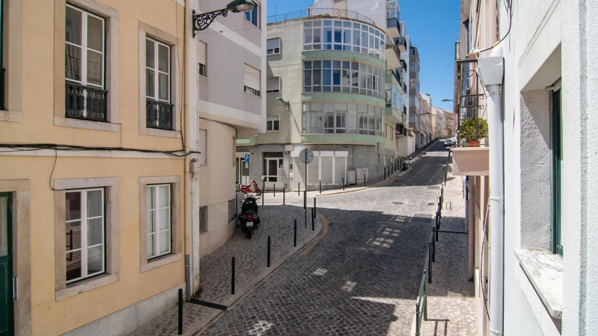 Charming & Peaceful Family Flat Apartment Lisbon